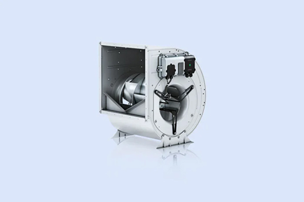 RadiFit EC Radialventilator von ebm-papst mit rückwärts gekrümmten Schaufeln im Spiralgehäuse für Sanierung riemenbetriebener Systeme