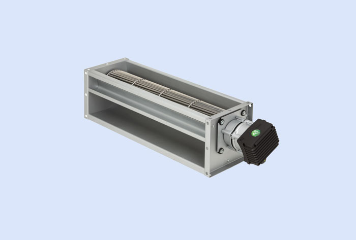 Querstromventilator von ebm-papst mit länglichem Gehäuse und Walzenlüfter