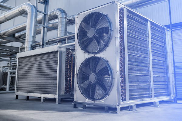 Industrielle Wärmetauscher-Kühlung mit Axialventilatoren und Luftführung